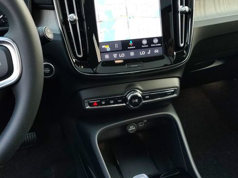 New 2026 Volvo XC40 B5 Plus w/ Protection Package Premier AWD/4WD image 32
