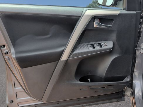 Used 2015 Toyota RAV4 XLE FWD image 8