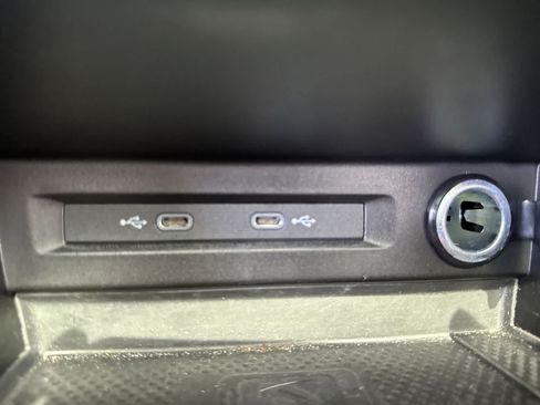 Certified 2023 Volkswagen Tiguan SE w/ Panoramic Sunroof Package FWD image 36
