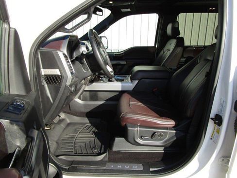 Used 2016 Ford F150 Platinum w/ Equipment Group 701A Luxury image 11