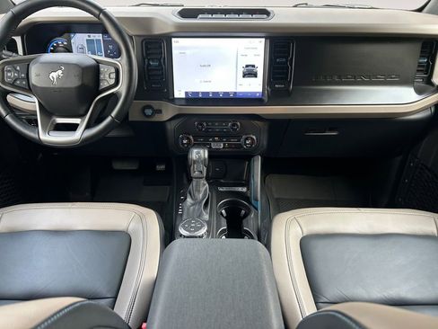 Used 2023 Ford Bronco Wildtrak image 13