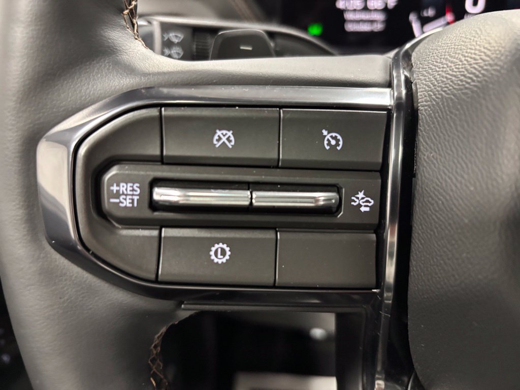Used 2026 GMC Yukon XL AT4 AWD/4WD image 19