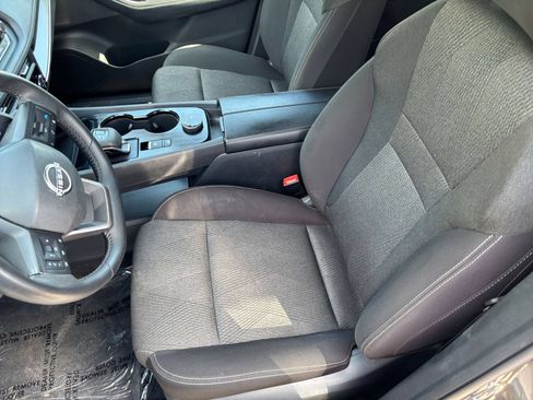 Used 2025 Nissan Rogue SV AWD/4WD image 38