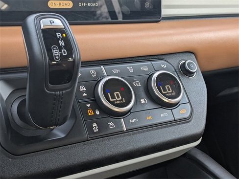 Used 2024 Land Rover Defender 110 SE image 21