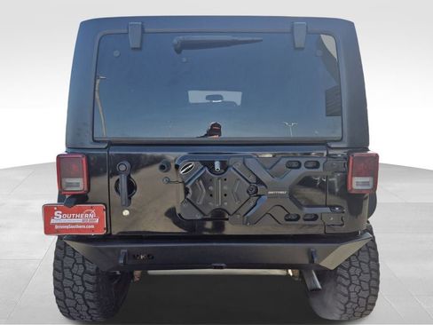 Used 2018 Jeep Wrangler Unlimited Rubicon w/ Cold Weather Group image 4