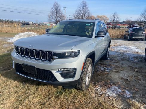 Used 2022 Jeep Grand Cherokee Limited image 3