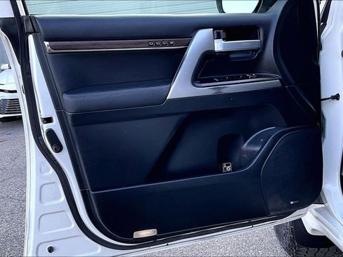 Used 2017 Toyota Land Cruiser AWD/4WD image 20
