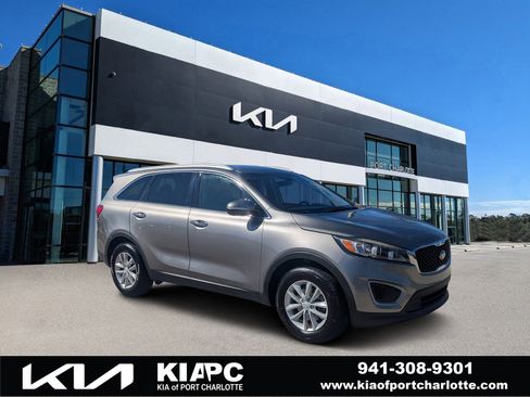 Used 2018 Kia Sorento LX image 1