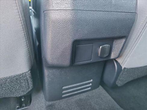 Used 2025 Toyota Tacoma SR5 AWD/4WD image 23