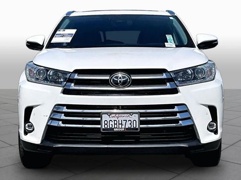 Used 2019 Toyota Highlander Limited Platinum FWD image 3