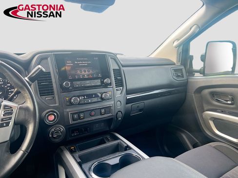 Used 2024 Nissan Titan SV w/ SV Convenience Package image 30