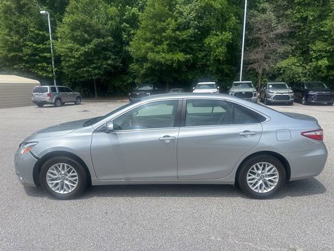 Used 2017 Toyota Camry LE FWD image 4