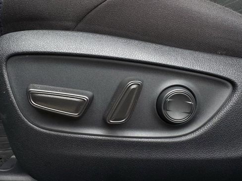 Used 2024 Toyota RAV4 SE image 28