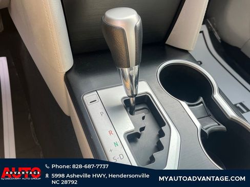 Used 2014 Toyota Camry L image 12