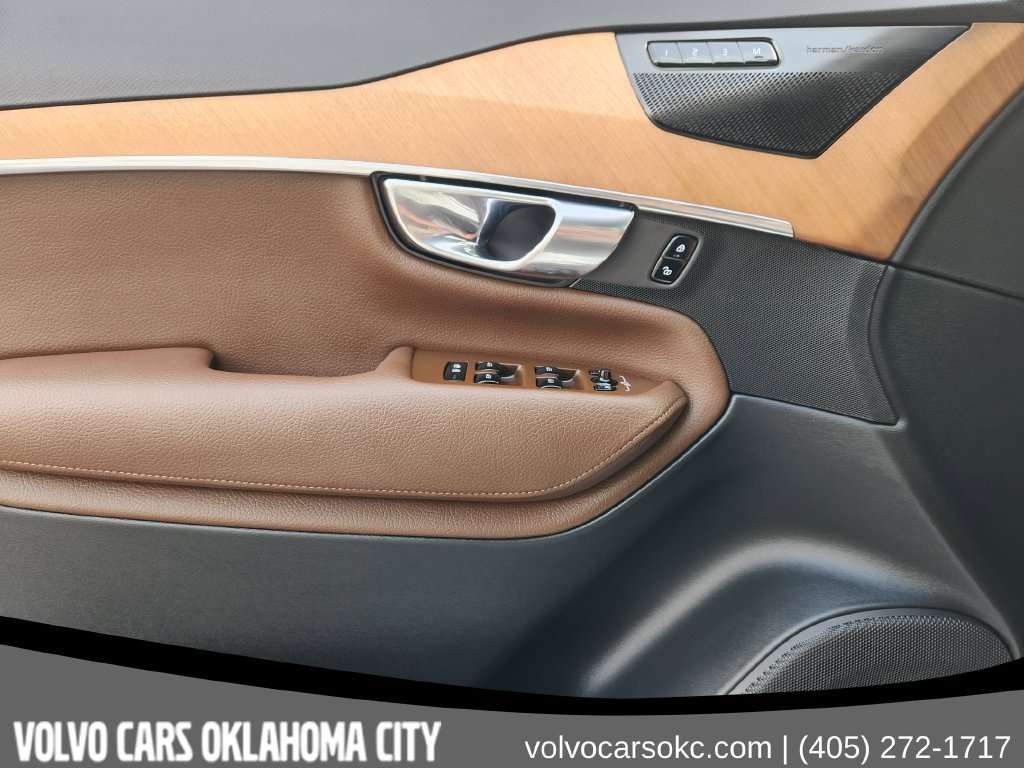 Used 2022 Volvo XC90 T8 Inscription Expression w/ Advanced Package AWD/4WD image 17