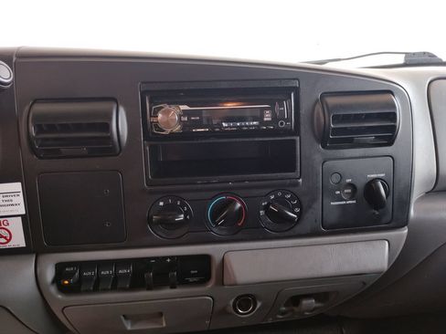 Used 2006 Ford F250 2WD Regular Cab Super Duty image 21