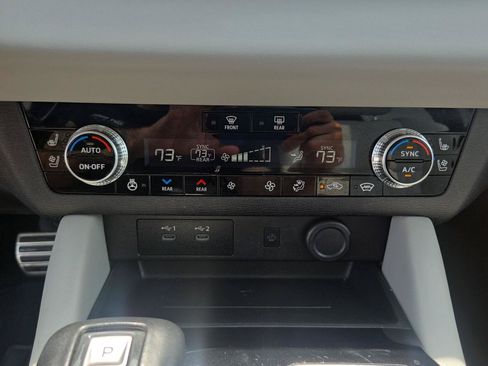 Used 2025 Mitsubishi Outlander AWD image 22