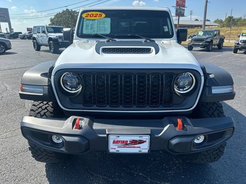 Used 2025 Jeep Gladiator Mojave w/ Convenience Group AWD/4WD image 3