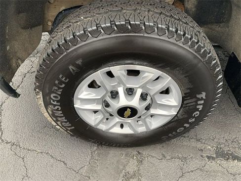 Used 2022 Chevrolet Silverado 2500 LT w/ Convenience Package image 32