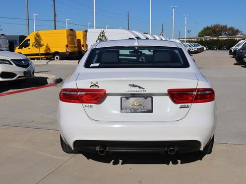 Used 2019 Jaguar XE Premium image 4