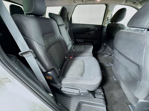 Used 2024 Nissan Pathfinder SV FWD image 34