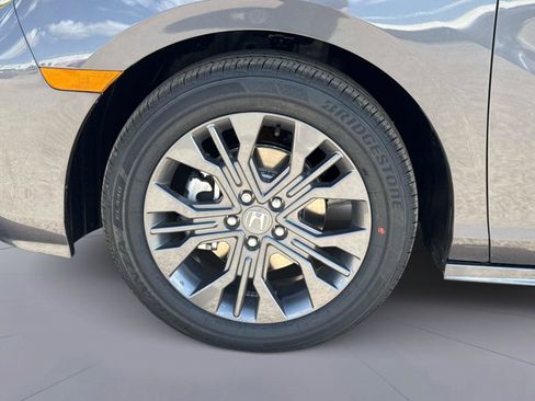 New 2026 Honda Odyssey Touring image 11