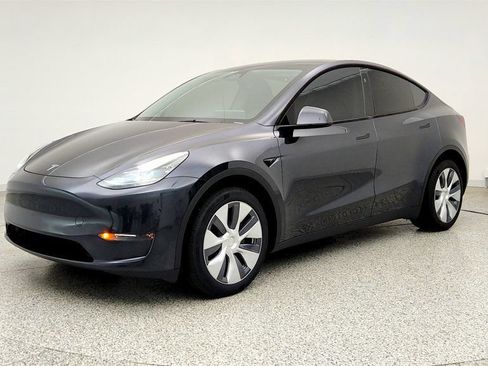 Used 2024 Tesla Model Y Long Range AWD/4WD image 1