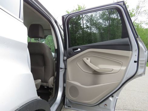 Used 2016 Ford Escape SE w/ Equipment Group 201A AWD/4WD image 15