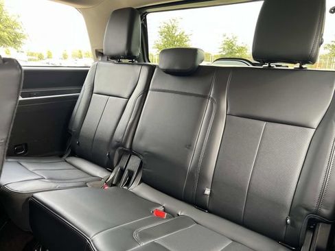 Used 2023 Ford Expedition XLT image 23