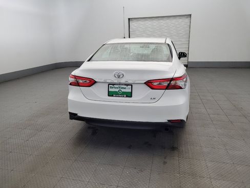 Used 2018 Toyota Camry LE image 7