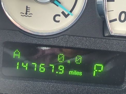 Used 2005 Ford Thunderbird image 24