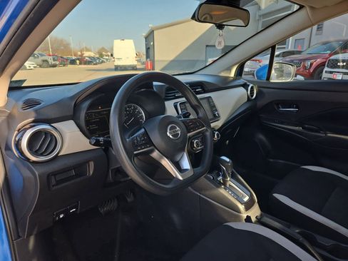 Used 2021 Nissan Versa SV image 2