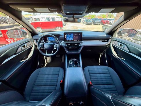 Used 2025 Ford Explorer ST-Line w/ ST-Line Street Pack AWD/4WD image 34