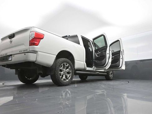 Used 2018 Nissan Titan SV w/ SV Convenience Package image 48