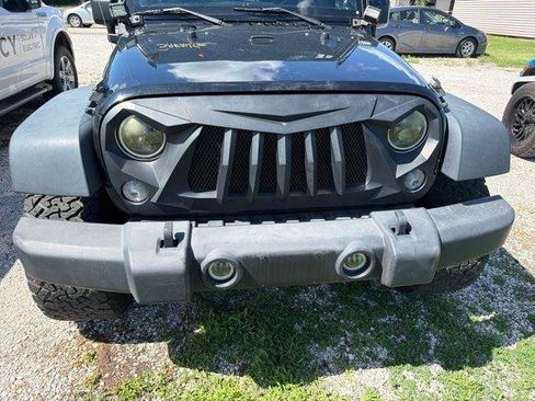 Used 2014 Jeep Wrangler Unlimited Rubicon w/ Connectivity Group AWD/4WD image 2