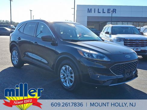 Certified 2022 Ford Escape SE image 1