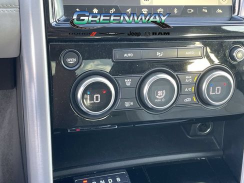 Used 2018 Land Rover Discovery HSE AWD/4WD image 25