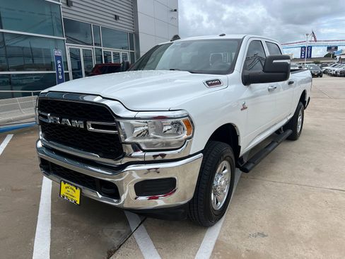 Used 2024 RAM 3500 Tradesman w/ Chrome Appearance Group AWD/4WD image 6