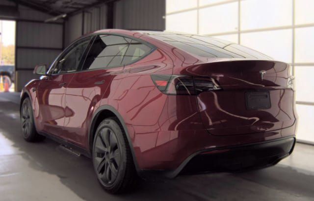 Used 2025 Tesla Model Y Long Range RWD image 3