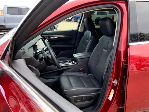 Used 2023 Buick Envision Essence image 8