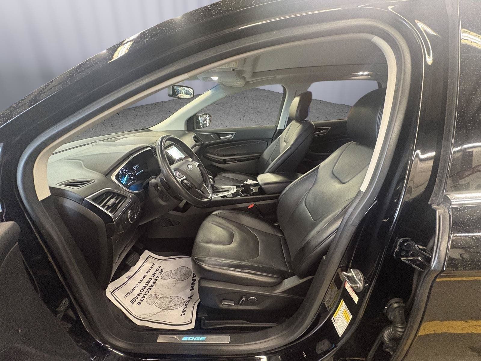 Used 2018 Ford Edge Titanium w/ Equipment Group 301A AWD/4WD image 26