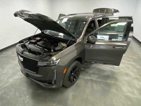 Used 2021 Cadillac Escalade ESV Sport Platinum w/ LPO, ONYX Package image 48