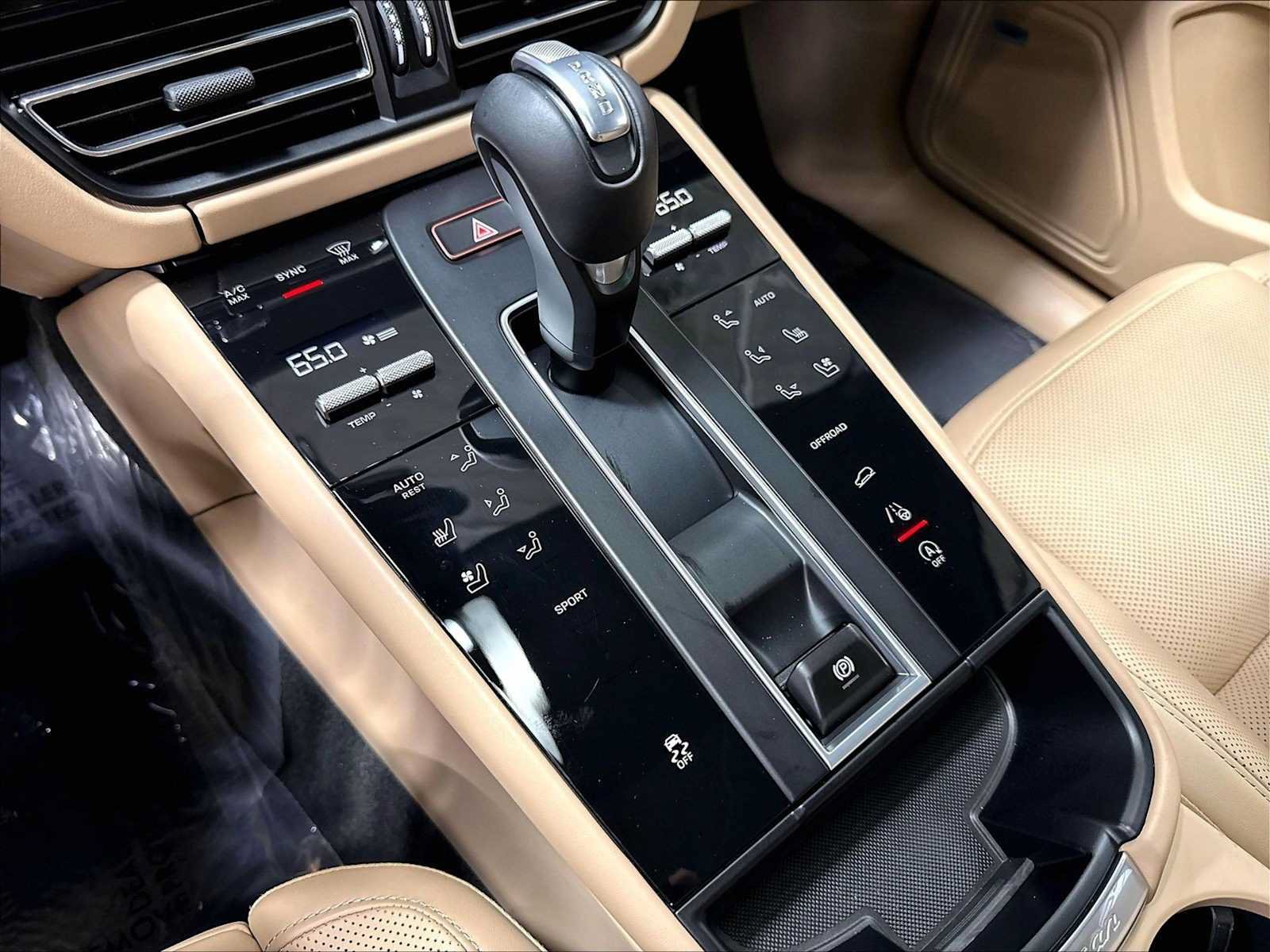 Used 2026 Porsche Macan AWD/4WD image 39