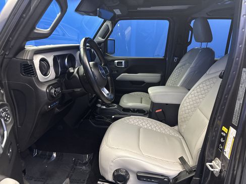 Used 2021 Jeep Wrangler Unlimited Sahara AWD/4WD image 12