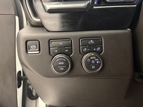 Used 2025 Chevrolet Silverado 2500 LT AWD/4WD image 12