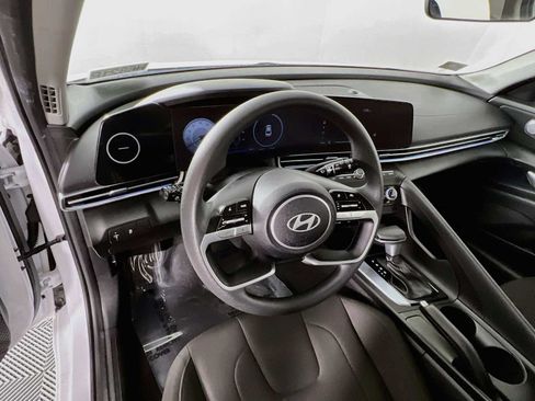 Certified 2024 Hyundai Elantra SEL FWD image 11
