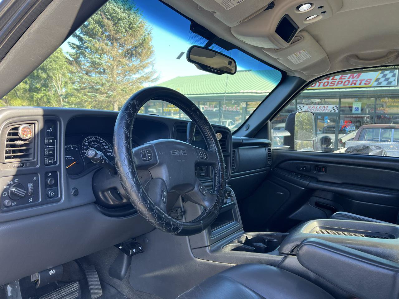 Used 2007 GMC Sierra 2500 SLT w/ Onstar Plus Package AWD/4WD image 9