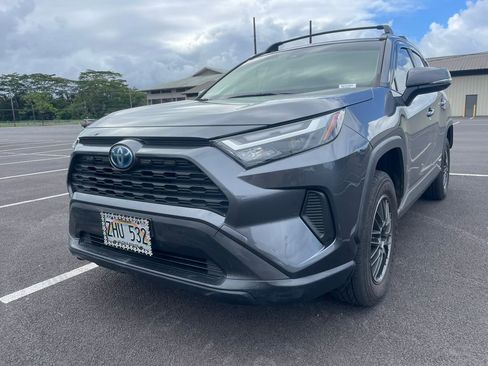 Used 2022 Toyota RAV4 XLE AWD/4WD image 2