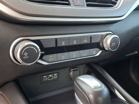 Used 2025 Nissan Altima 2.5 SR FWD image 15