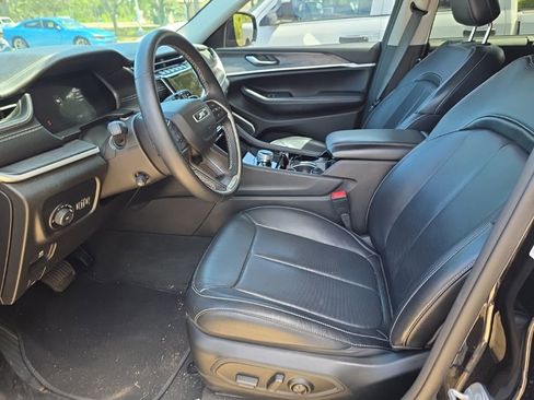 Certified 2022 Jeep Grand Cherokee L Limited w/ Luxury Tech Group II image 2